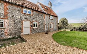Host & Stay - White End
